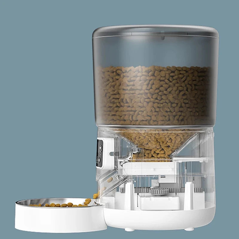 Cat Timing Feeder, Preserves freshness: Leak-proof top keeps food fresh and secure.