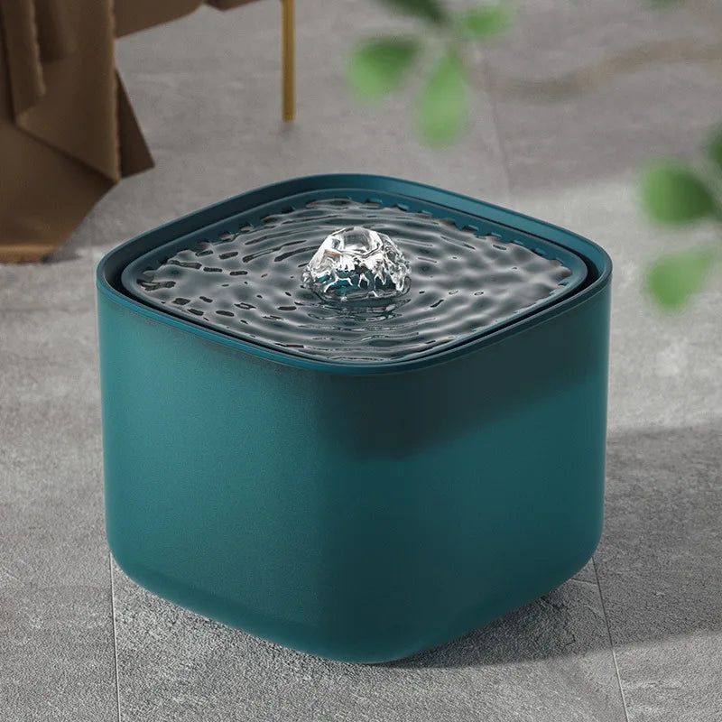 3L Cat Water Fountain, Fountain encourages cats to drink from a safe and hygienic water source.